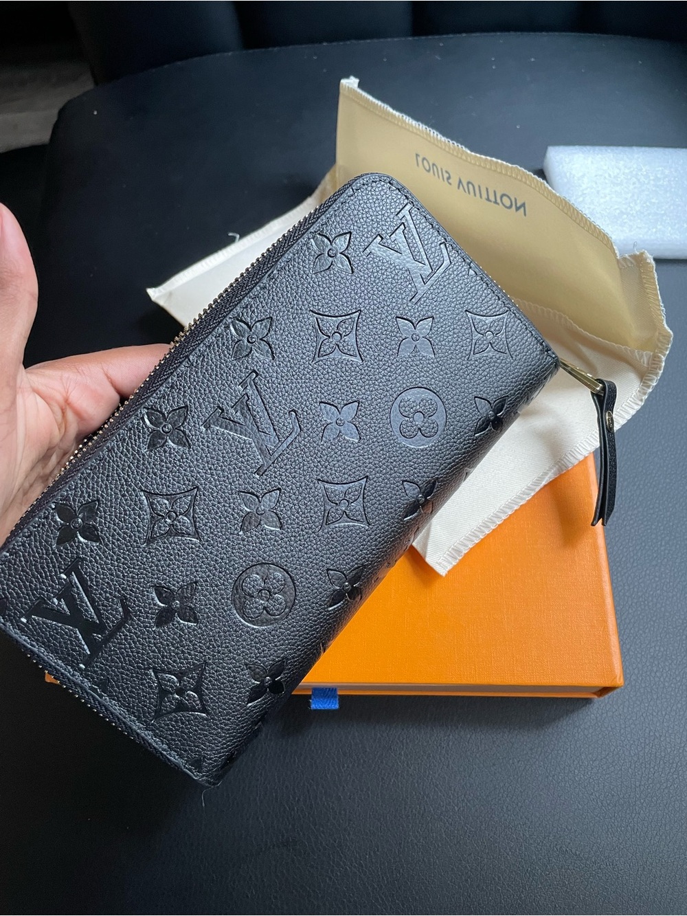 Women walk Zipper Wallet